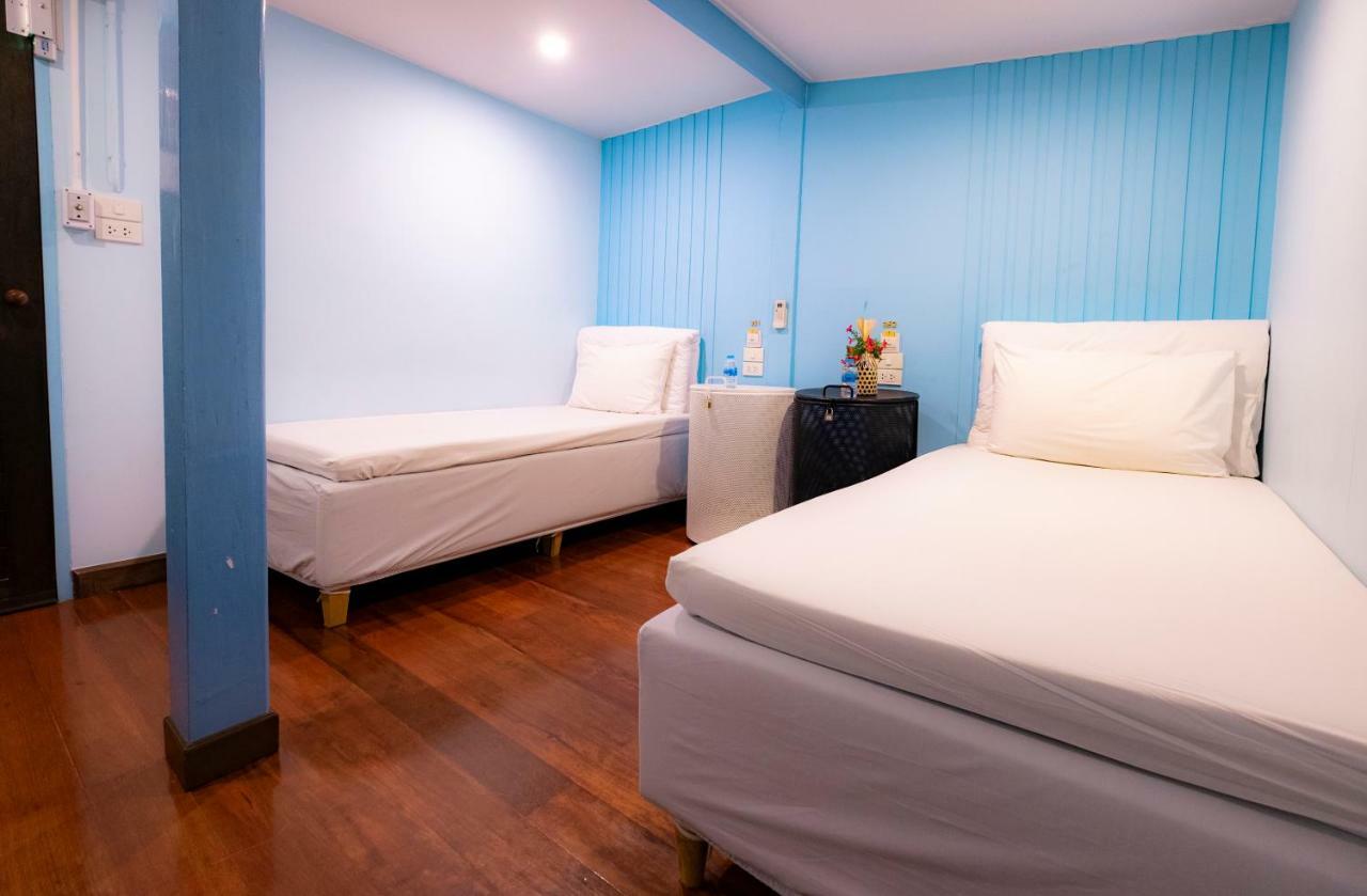 Check-In My Hostel Bangkok Eksteriør bilde